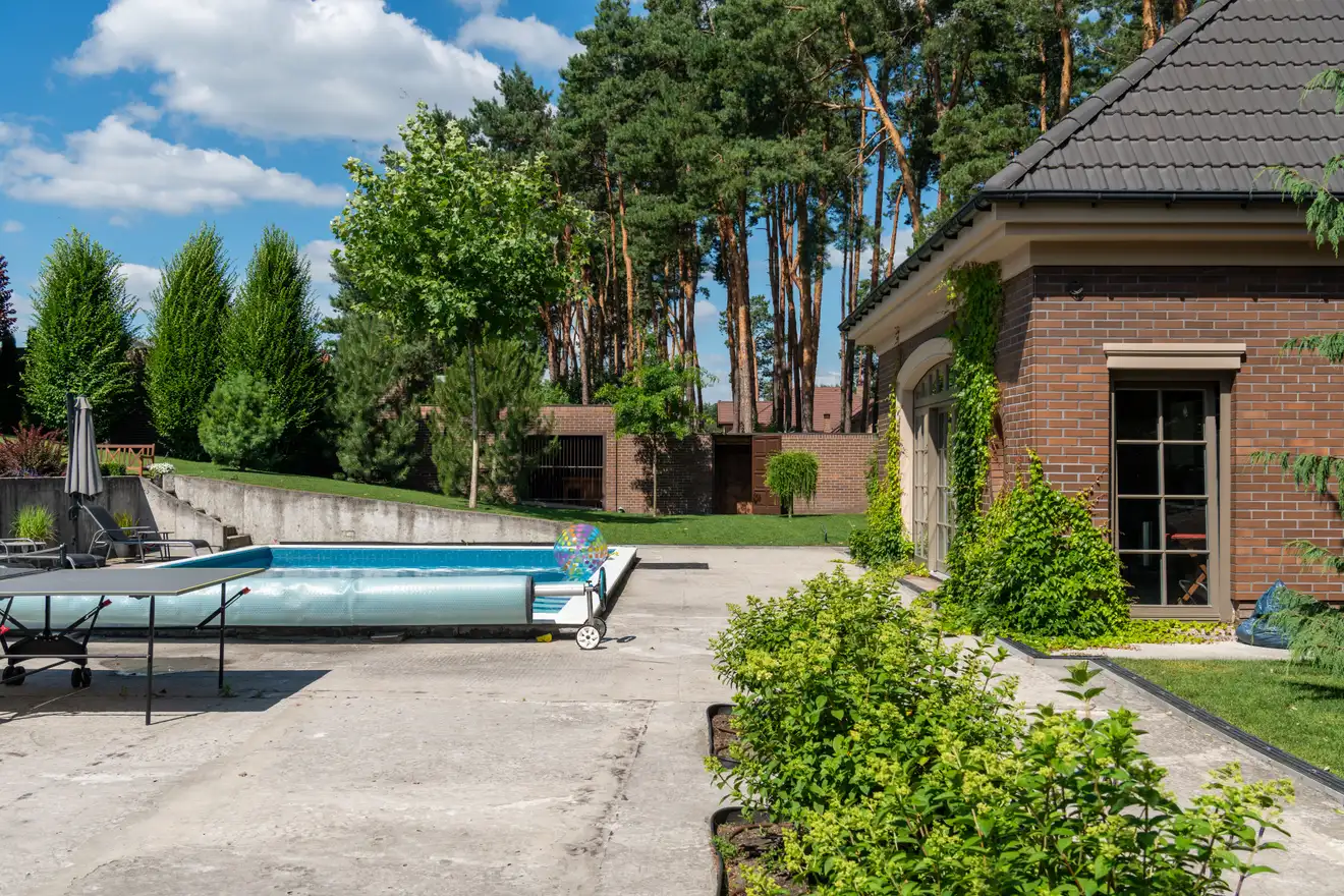Related masonry service